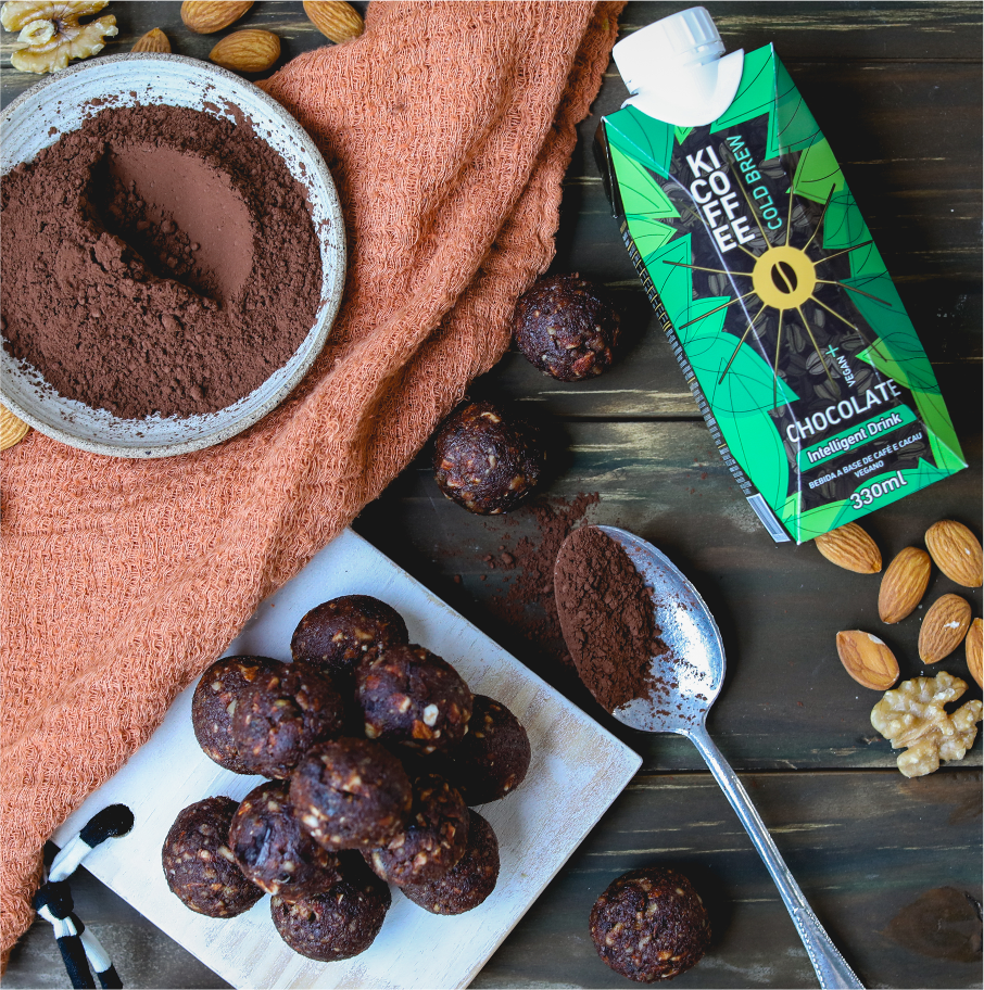 Trufas de tâmaras, nuts e café